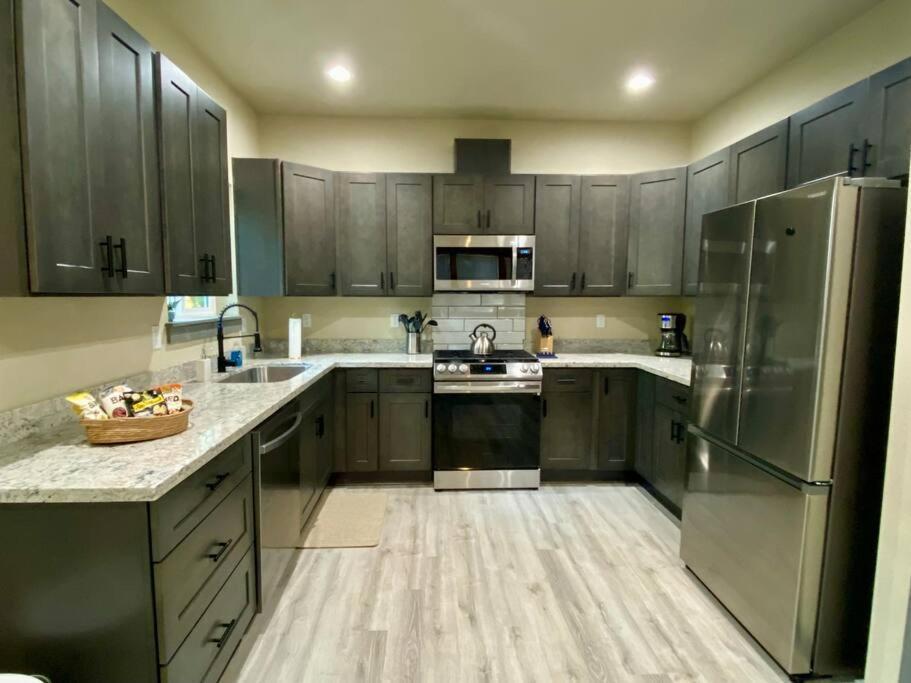 New Modern Cabin! 5Mi To Mt Rainier National Park! Hot Tub & Wifi Ашфорд Екстериор снимка