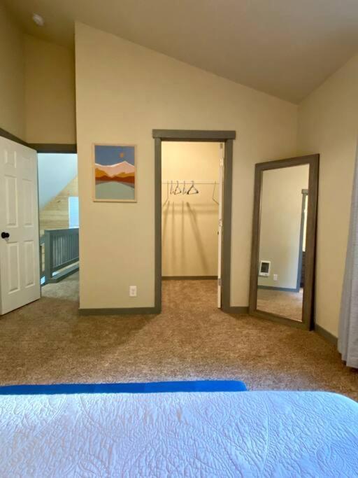 New Modern Cabin! 5Mi To Mt Rainier National Park! Hot Tub & Wifi Ашфорд Екстериор снимка