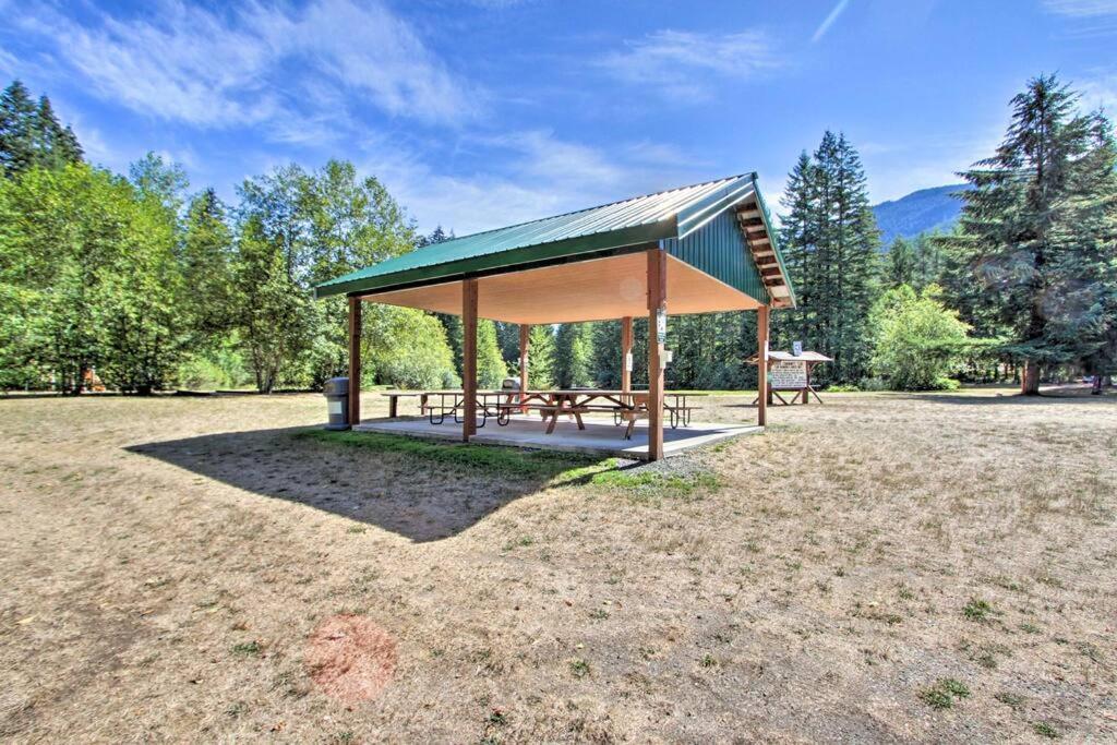 New Modern Cabin! 5Mi To Mt Rainier National Park! Hot Tub & Wifi Ашфорд Екстериор снимка
