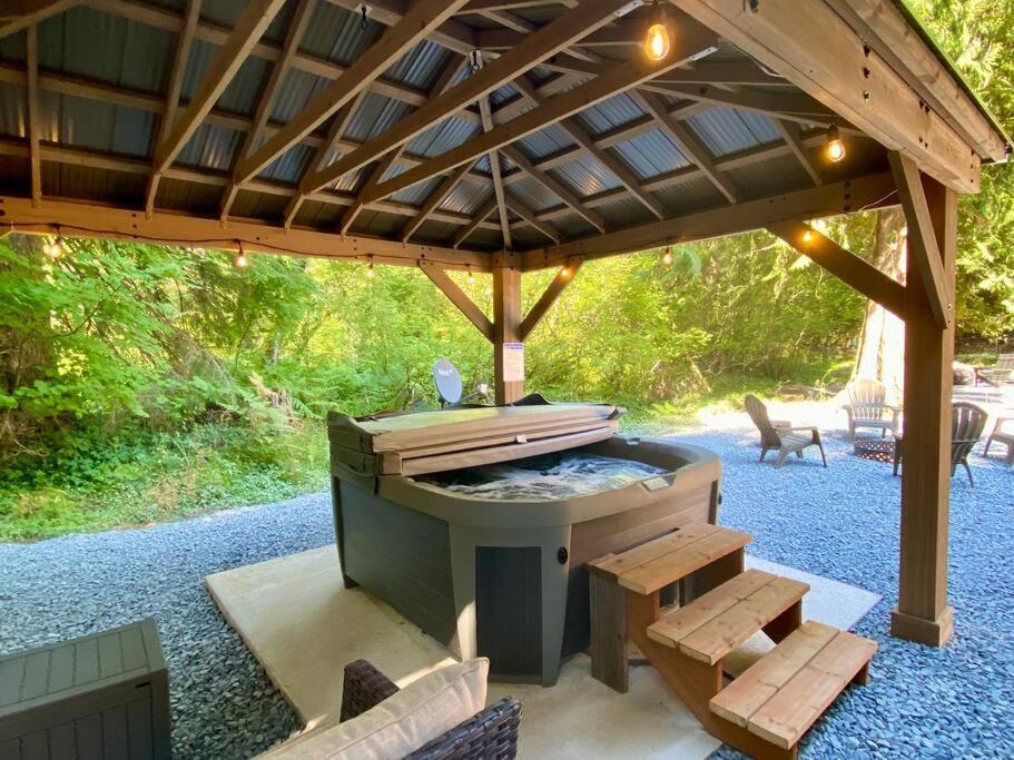 New Modern Cabin! 5Mi To Mt Rainier National Park! Hot Tub & Wifi Ашфорд Екстериор снимка