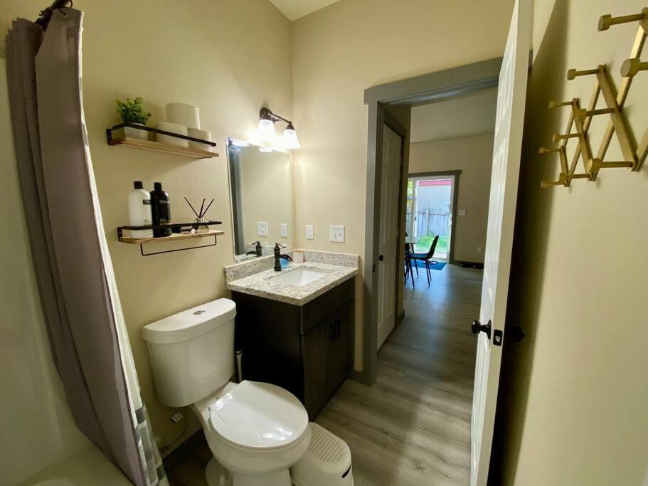 New Modern Cabin! 5Mi To Mt Rainier National Park! Hot Tub & Wifi Ашфорд Екстериор снимка